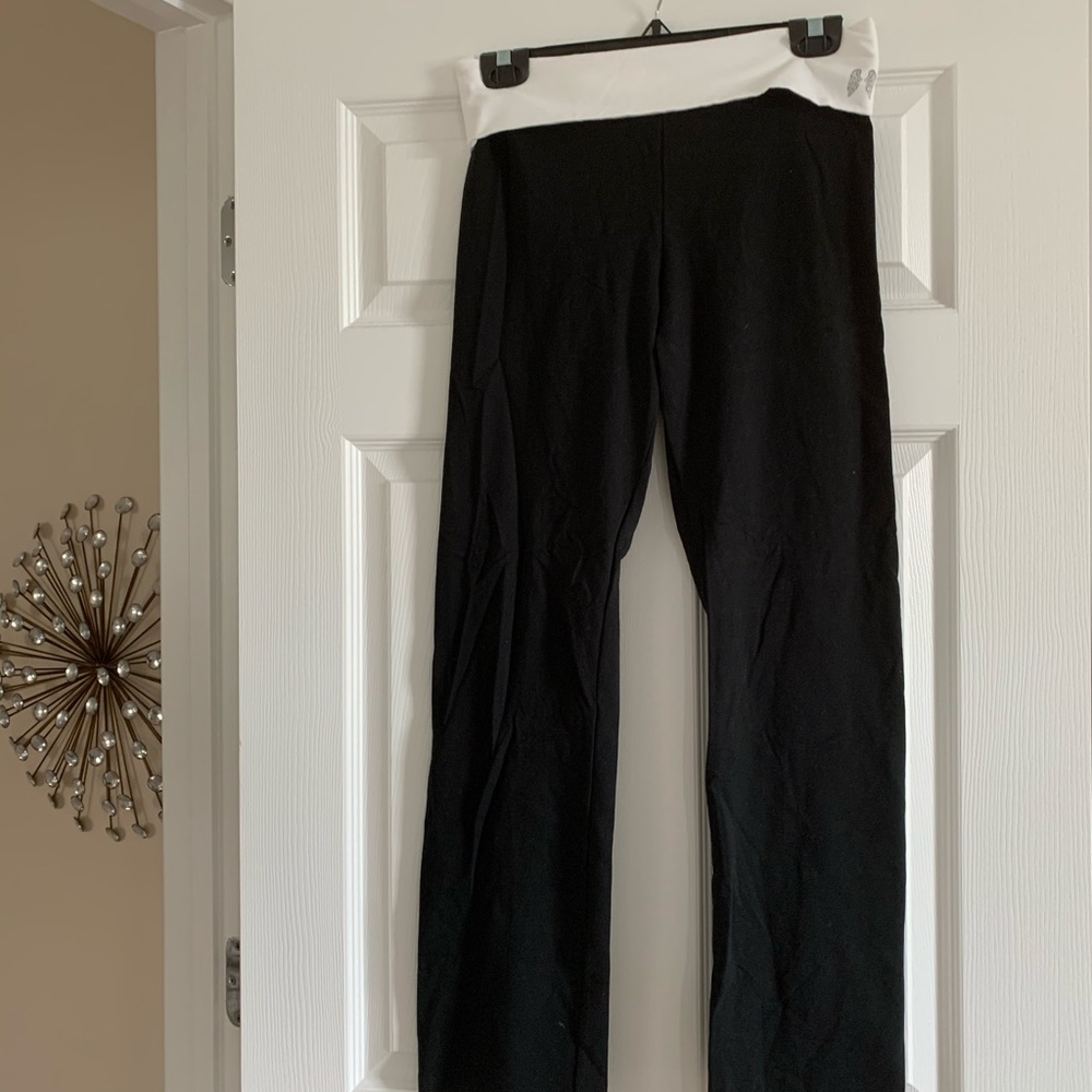 BNWOT VICTORIAS SECRET BOOTCUT ANGELS YOGA PANT